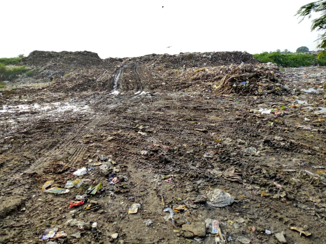 Protest against Dumping Unprocessed City Waste in Village under Swachh Bharat